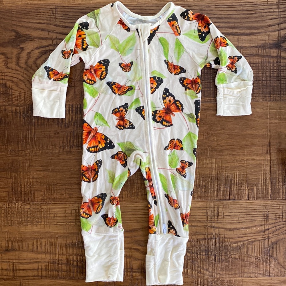 COCO MOON Pulelehua zip up pajamas